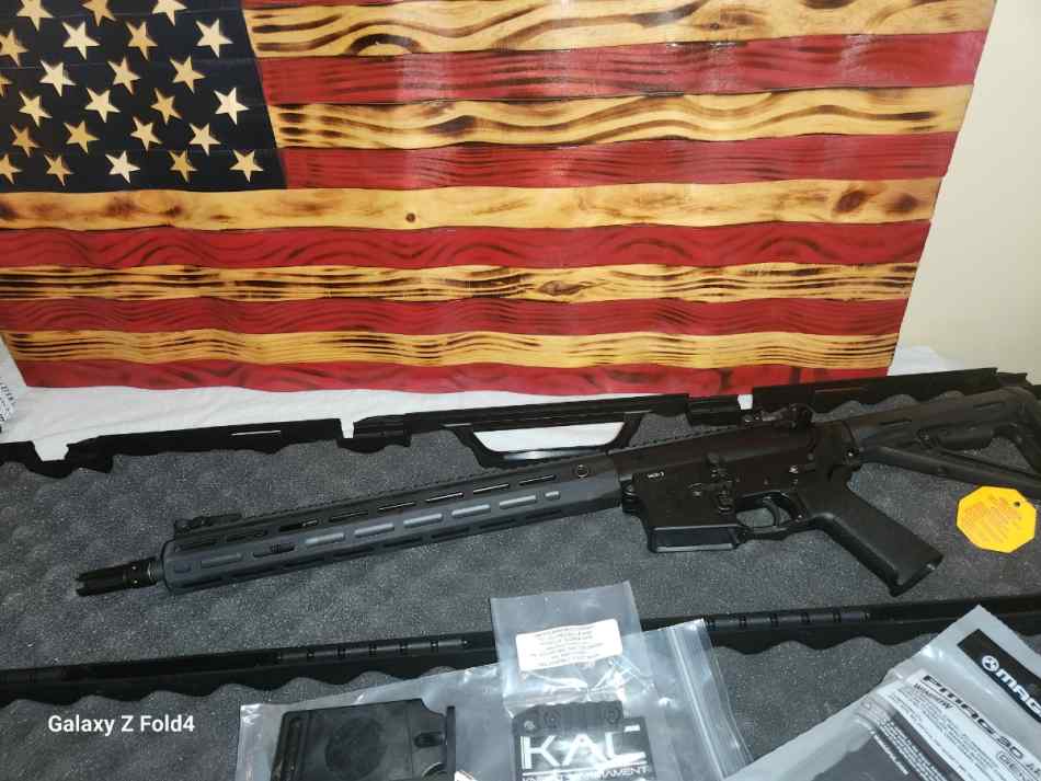 Knights Armament SR-15 E3 Mod 2  Brand New in Box