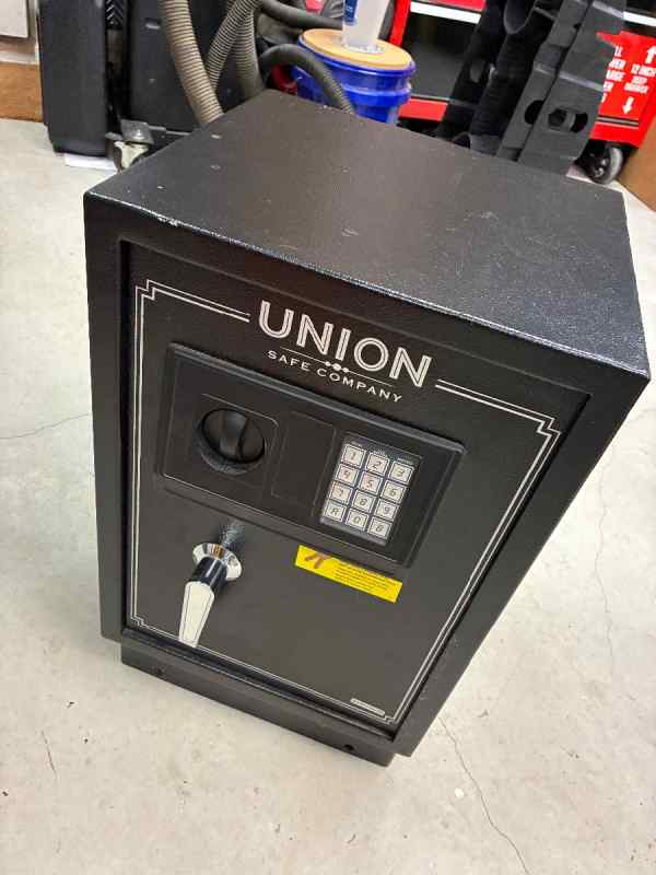 Floor safe