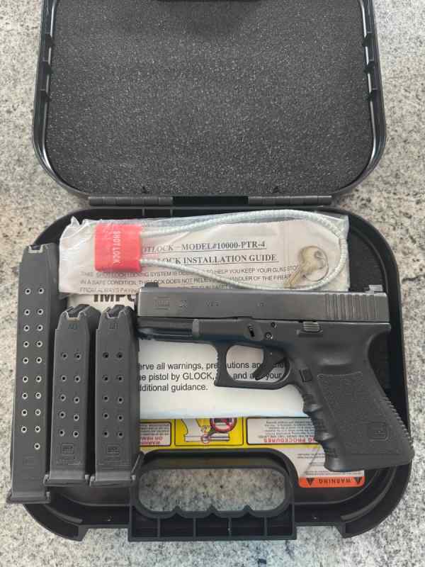 Glock-23-Gen-3-w-Trijicon-HD-XR